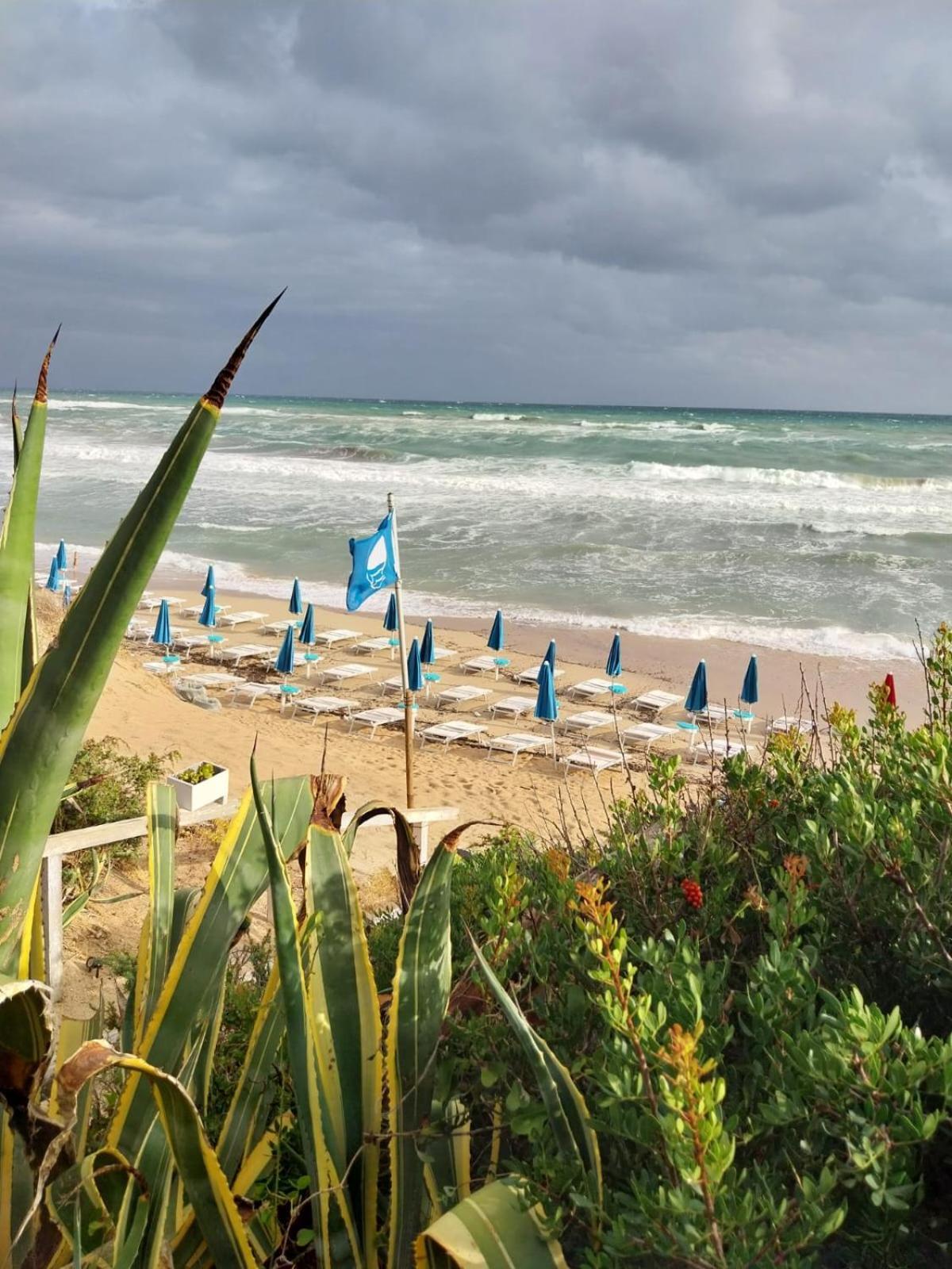Hotel Caraibisiaco sul mare San Pietro in Bevagna Esterno foto
