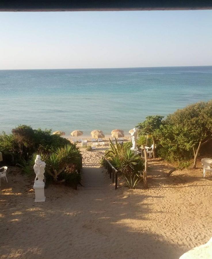 Hotel Caraibisiaco sul mare San Pietro in Bevagna Esterno foto